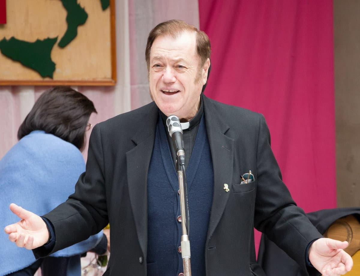 Un Padre per tutti: il saluto della famiglia a Padre Michele